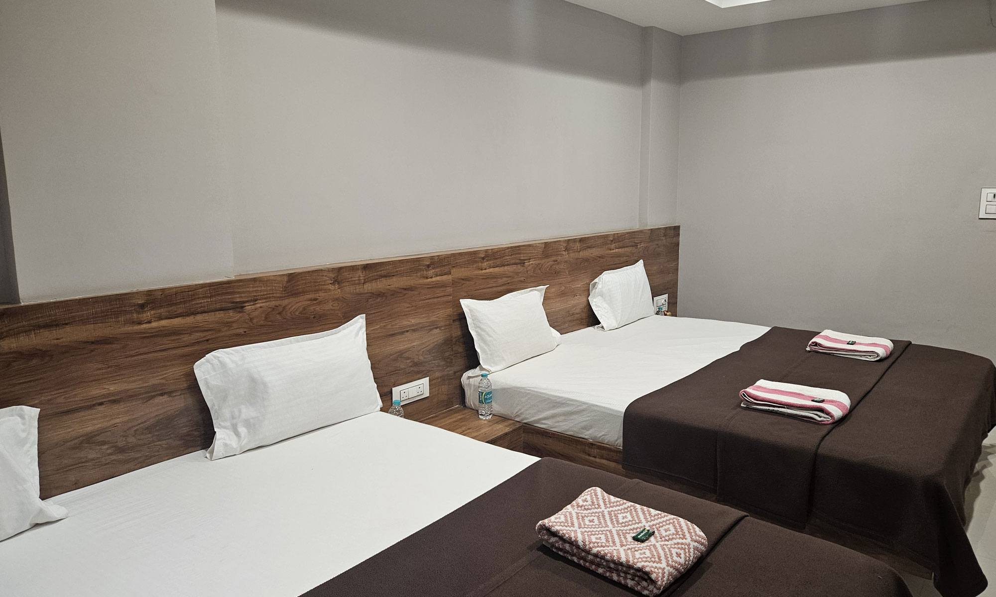 deluxe_four_bed_ac_img_3