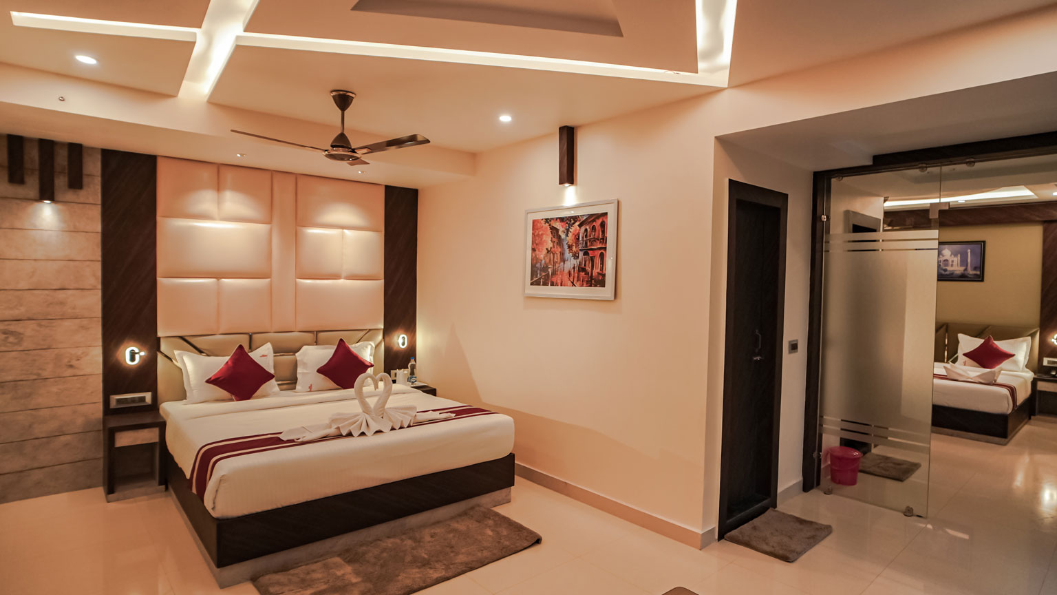 unique_suit_room1